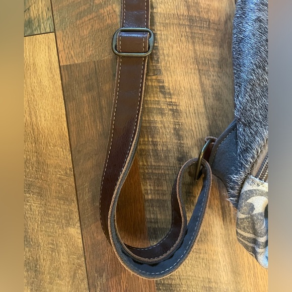 Myra Bag Fannypak - Picture 5 of 14